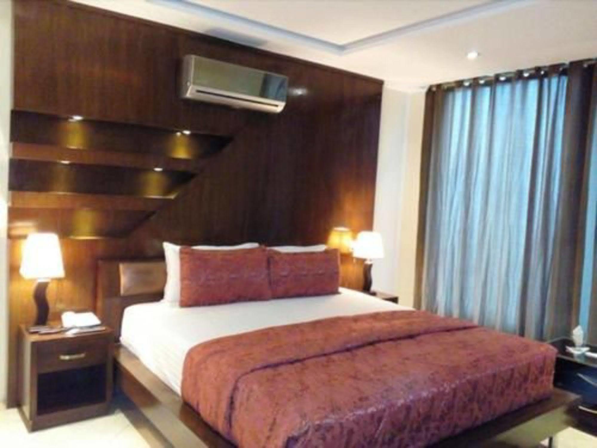 Bling Hotel International มุลตาน ภายนอก รูปภาพ